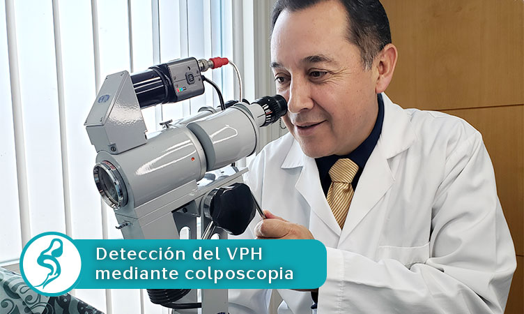 Imagen de El Dr. Edgar Rivera detectando VPH mediante colposcopia